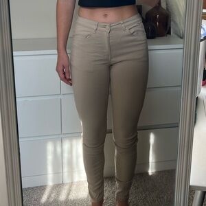 FORM FITTING JEANS (size: women’s medium)